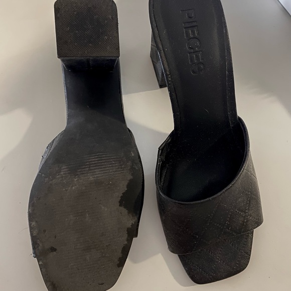 Pieces Louisa Quilted Square-Toe Heeled Sandals - Picture 5 of 5